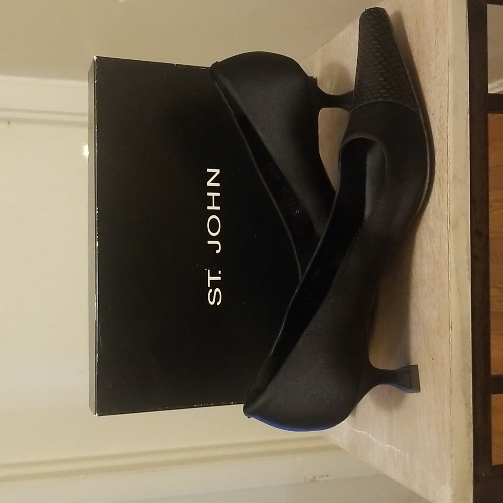 ST. JOHN Silk satin shoes